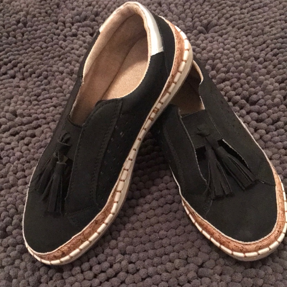 Ladies flat casual shoes